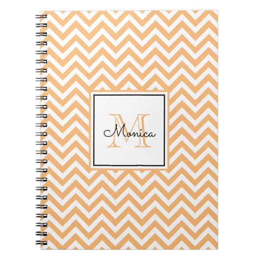 Modern Oranje Chevron Pattern met Monogram Notitieboek (Voorkant)
