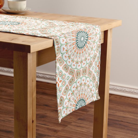 Modern Oranje en Groen Mandala Patroon Medium Tafelloper (Voorbeeld)