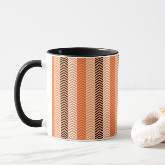 Modern Oranje gevarieerd Chevron Stripes patroon Mok (Met donut)