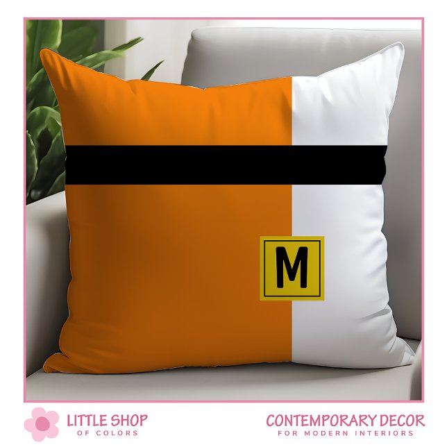 Modern Oranje Zwart Kleurblok Monogram Kussen (Creator heeft geüpload)