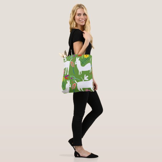Modern Otomi-ontwerp | Ontwerp van Llama Donkey Tote Bag (Op model)