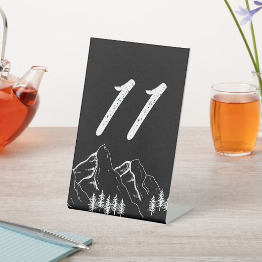 Modern Outdoor Mountain Pine Tree Tafelnummer Reclamebord Met Voetstuk (Insitu)