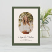 Modern Oval Green High School Photo Graduate Aankondiging (Staand voorkant)