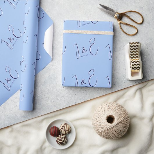 Modern paar Initiaal Monogrammen & Datum Baby Blau Cadeaupapier