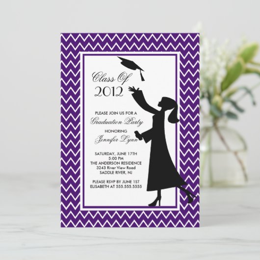 Modern Paars Afstuderen Invitation Silhouette Kaart (Staand voorkant)