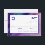 Modern Paars Blue Star Bar Mitzvah Hebrew RSVP Kaartje<br><div class="desc">Prachtige religieuze Joodse Bar Mitzvah RSVP kaarten. Het moderne maar elegante ontwerp van de waterverf in marineblauw, paarse kleuren. White Star of David in het midden van de moderne scriptletters. "Hij is geroepen tot de Torah als een Bar Mitswa." Prefect voor 13 jarige zoon, jongen. Eenvoudig te bewerken - voeg...</div>