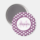 Modern Paars en White Scallops Monogram en Naam Magneet (Voorkant / Achterkant)