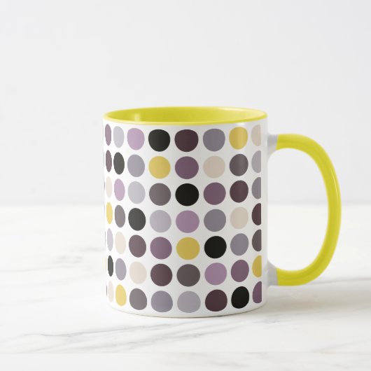 Modern paars geel polka stippen patroon monogram mok (Rechts)