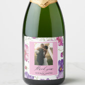Modern Paarse Roze Bloesem Script Fotobruiloft Sparkling Wijnetiket