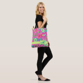 Modern Paisley Bright Roze Monogram op maat Tote Bag (Op model)