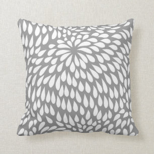 Modern Paisley Flower in Grey and White Kussen