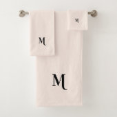 Modern Pastel Roze Elegant Zwart Monogram Initiaal Bad Handdoek (Insitu)