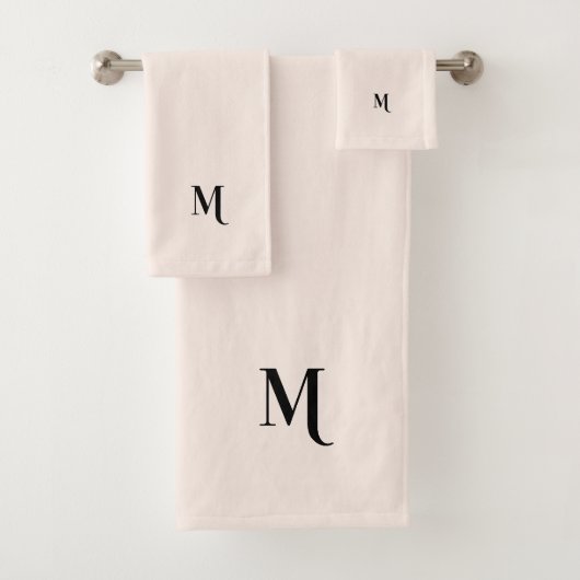 Modern Pastel Roze Elegant Zwart Monogram Initiaal Bad Handdoek (Insitu)