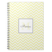 Modern Pastel Yellow Chevron Pattern Monogram Notitieboek (Voorkant)