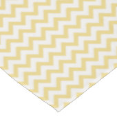 Modern pastelgeel en wit chevron patroon tafelkleed (Gekanteld)