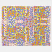 Modern Patchwork Daisy Flowers op Periwinkle Fleece Deken (Voorkant (Horizontaal))
