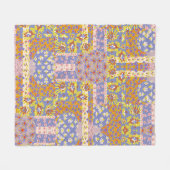 Modern Patchwork Daisy Flowers op Periwinkle Fleece Deken (Voorkant (Horizontaal))