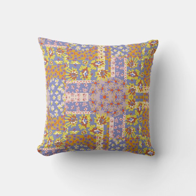 Modern Patchwork Daisy Flowers op Periwinkle Kussen (Voorkant)