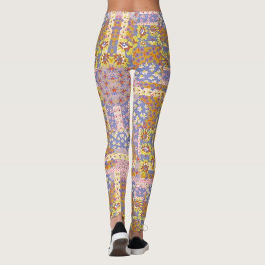 Modern Patchwork Daisy Flowers op Periwinkle Leggings (Achterkant)
