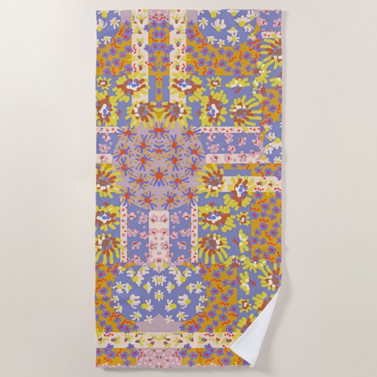 Modern Patchwork Daisy Flowers op Periwinkle Strandlaken (Voorkant)