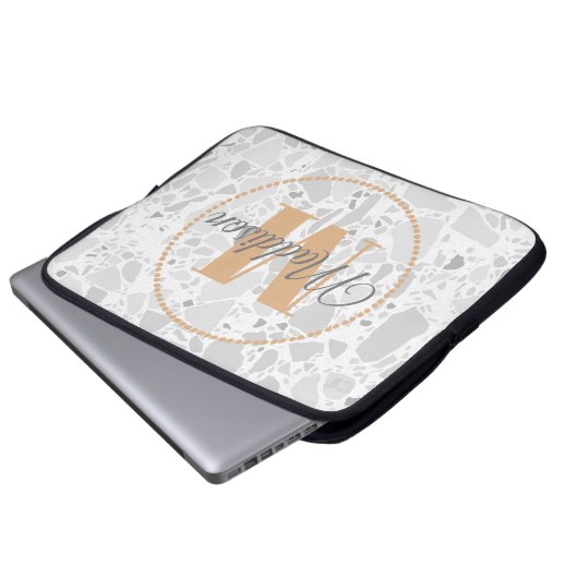 Modern Pattern Monogram Jouw naam Terrazzo Laptop Sleeve (Voorkant onderkant)