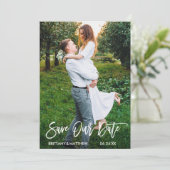 Modern Penseel Schrift Bewaar Onze Datum Foto Kaar Save The Date (Staand voorkant)