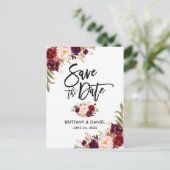 Modern penseelscript Bourgundy Floral Save the Dat Aankondigingskaart (Staand voorkant)