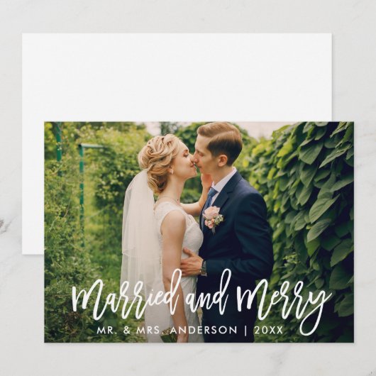 Modern penseelscript Getrouwd en vrolijke foto Feestdagenkaart (Voorkant / Achterkant)