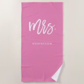 Modern penseelscript | Mevrouw | Roze bewerkbare k Strandlaken (Voorkant)