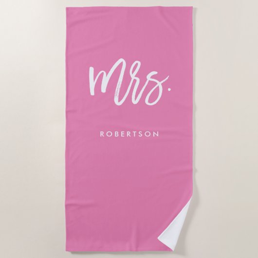 Modern penseelscript | Mevrouw | Roze bewerkbare k Strandlaken (Voorkant)