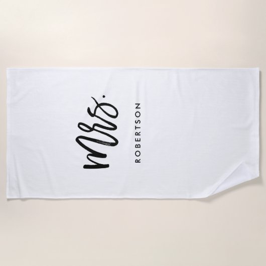 Modern penseelscript | Mrs. | Bewerkbare kleur Strandlaken (Voorkant)