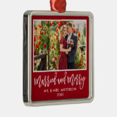 Modern penseelscript, rood gehuwd en smeerd metalen ornament (Rechts)