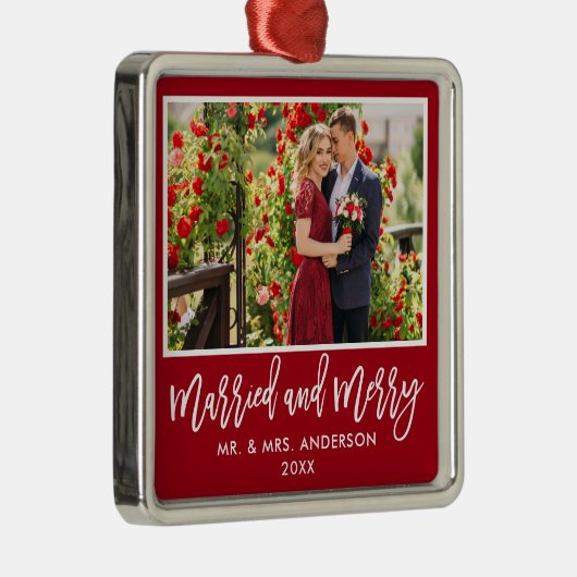 Modern penseelscript, rood gehuwd en smeerd metalen ornament (Rechts)