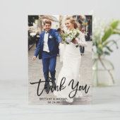 Modern penseelscript | Weddenfoto Bedankkaart (Staand voorkant)