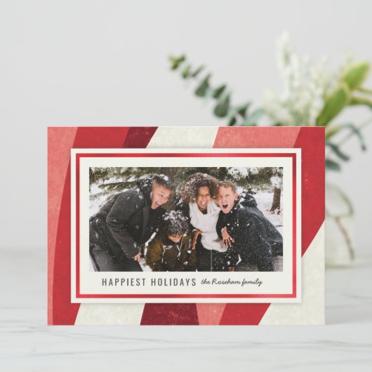 Modern Peppermint Abstract Rood met Kerstmis Feestdagenkaart (Staand voorkant)