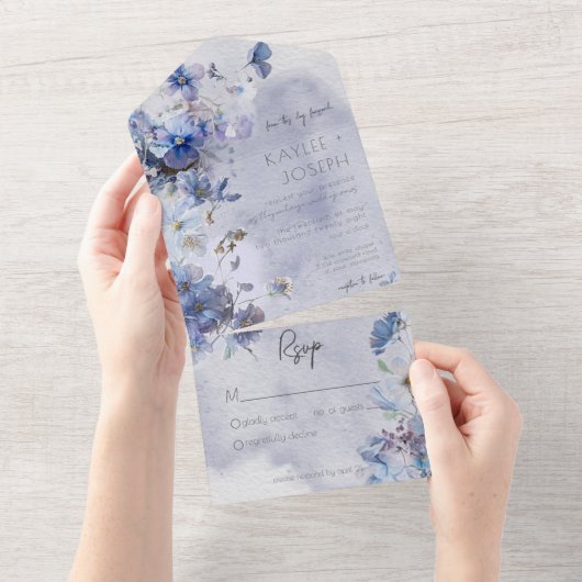 Modern Periwinkle Blue Wildbloemen geen avondeten All In One Uitnodiging (Afscheurbaar)