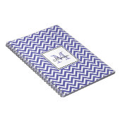Modern Periwinkle Chevron Pattern met monogram Notitieboek (Rechterzijde)