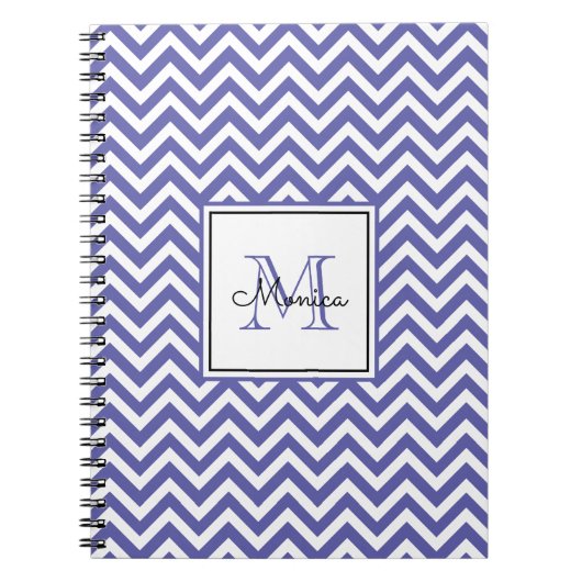 Modern Periwinkle Chevron Pattern met monogram Notitieboek (Voorkant)