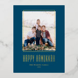 Modern Photo Lijst Blue Happy Hanukkah Folie Feestdagen Briefkaart<br><div class="desc">Happy Hanukkah! Verstuur Hanukkah naar familie en vrienden met dit aanpasbare gouden folie Hanukkah-briefkaart. Het kenmerkt moderne typografie en een eenvoudig foto-lijst. Personaliseer door namen en een foto toe te voegen. Deze gouden folie Happy Hanukkah briefkaart is beschikbaar op andere kartonnen dozen.</div>