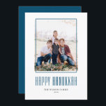 Modern Photo Lijst Happy Hanukkah Feestdagenkaart<br><div class="desc">Happy Hanukkah! Stuur Hanukkah graag naar familie en vrienden met deze aanpasbare foto van Hanukkah-kaart. Het kenmerkt moderne typografie en een eenvoudig foto-lijst. Personaliseer door namen en een foto toe te voegen. Deze moderne Happy Hanukkah-kaart is beschikbaar op andere kaarten.</div>