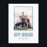 Modern Photo Lijst Happy Hanukkah Feestdagenkaart<br><div class="desc">Happy Hanukkah! Verstuur Hanukkah naar familie en vrienden met dit aanpasbare moderne Hanukkah-briefkaart. Het kenmerkt moderne typografie en een eenvoudig foto-lijst. Personaliseer door namen en een foto toe te voegen. Dit eenvoudige Happy Hanukkah-briefkaart is beschikbaar op andere kartonnen dozen.</div>