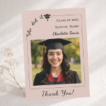 Modern photo pink neutral Graduation She did it Bedankkaart<br><div class="desc">Complete your graduation celebration with the matching muted blush pink neutral “She Did It” thank you card. Designed to coordinate perfectly with the She Did It Graduation Party Collection, this modern thank you card features a clean, stylish layout and confident typography that celebrates her achievement. The back includes a customizable...</div>