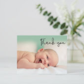 Modern Photo Script Baby Dank u Aankondigingskaart (Staand voorkant)