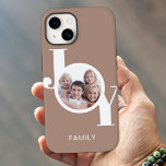 Modern Photo Taupe Case-Mate iPhone 14 Hoesje<br><div class="desc">Deze moderne fototelefoonbehuizing bevat één foto en het woord JOY in een stijlvolle typografie op een taupe beige achtergrond. Eenvoudig aan te passen als u het woord familie in jouw naam wilt veranderen. Gebruik het Hulpmiddel van het Ontwerp om de tekstgrootte,  de stijl,  of de kleur te veranderen.</div>