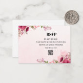 Modern Pink Floral QR Code Wedding RSVP Card Notitiekaartje (Voorkant / Achterkant in situ)