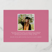 Modern Pink Photo Afstuderen aangekondigd Folie Uitnodiging (Achterkant)