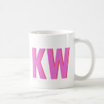 Modern Pink Red Shadow Monogram Personalized Koffiemok<br><div class="desc">Geniet van stijl met deze moderne monogram-mok met een strak ontwerp in roze met een vet rood schaduweffect. Gepersonaliseerd met uw initialen, deze mok combineert hedendaagse flair met een vleugje elegantie. De opvallende kleurencombinatie en minimalistische typografie maken het een opvallend stuk, perfect voor het toevoegen van een persoonlijke touch aan...</div>