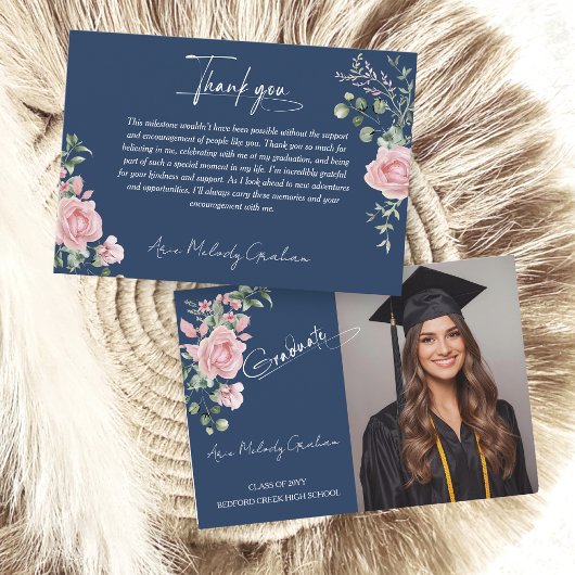 Modern Pink Roses Script Graduation Photo Bedankkaart