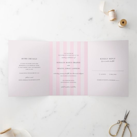 Modern Pink Stripes Elegant Wedding Drieluik Uitnodiging (Binnen)