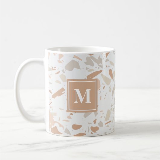 Modern Pink Terrazzo Marble Monogram Koffiemok (Links)